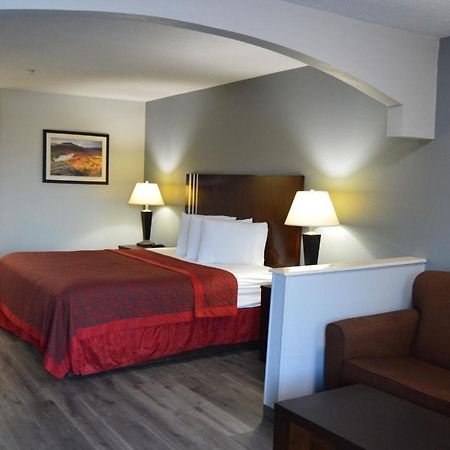 Days Inn & Suites By Wyndham Winnie Exterior photo