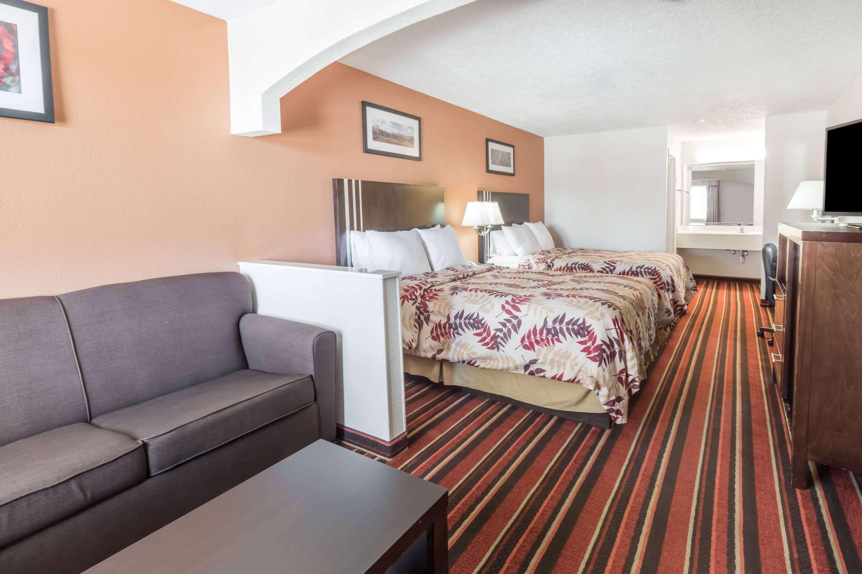 Days Inn & Suites By Wyndham Winnie Exterior photo